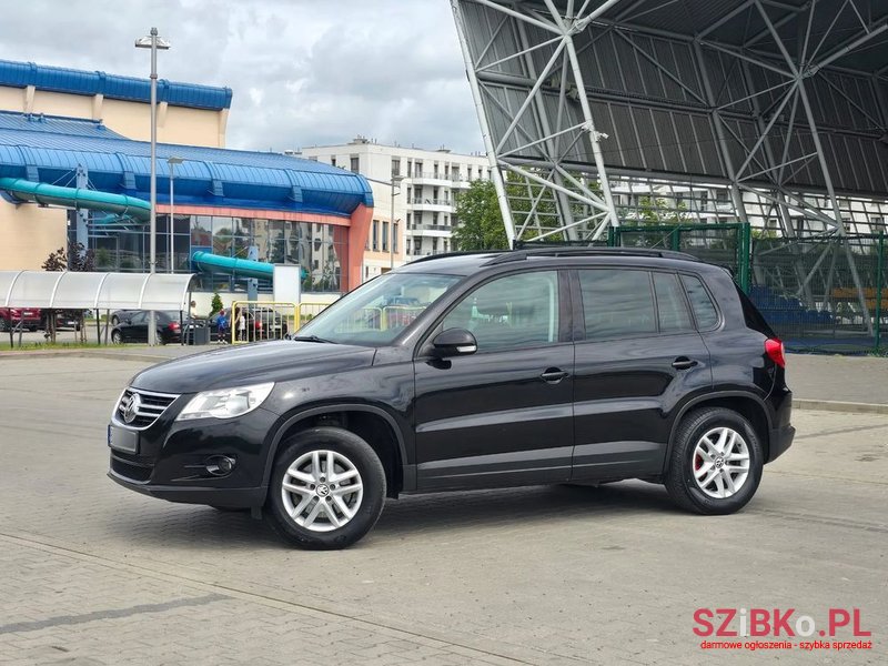 2011' Volkswagen Tiguan photo #4