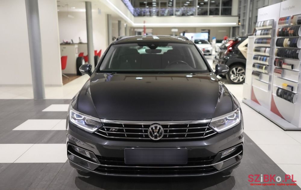 2018' Volkswagen Passat photo #1