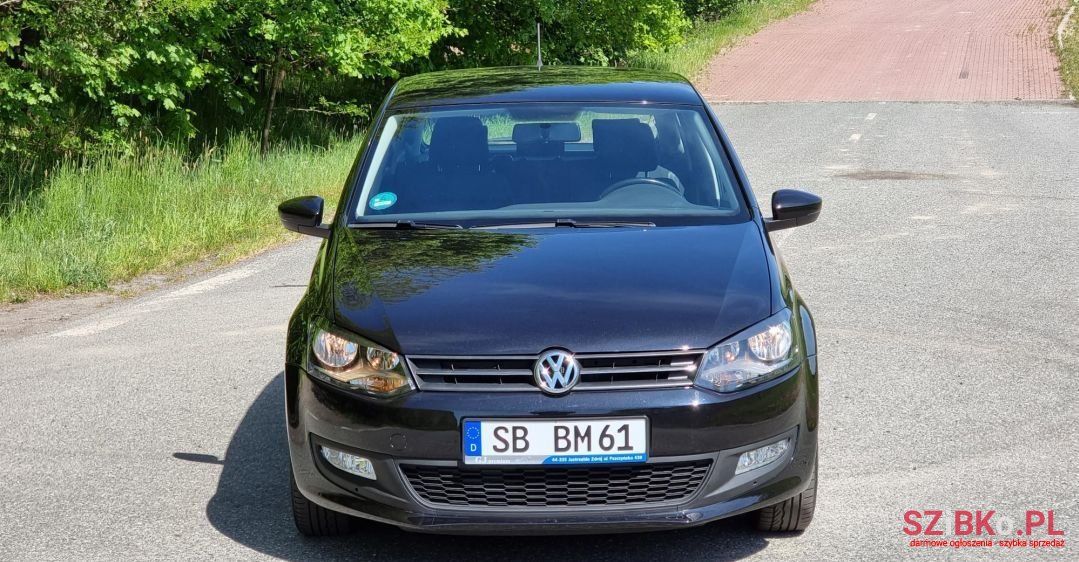 2011' Volkswagen Polo photo #1