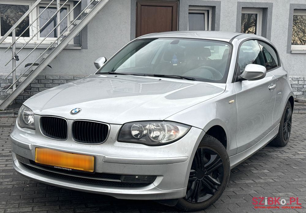 2010' BMW 1 Series 116I photo #5