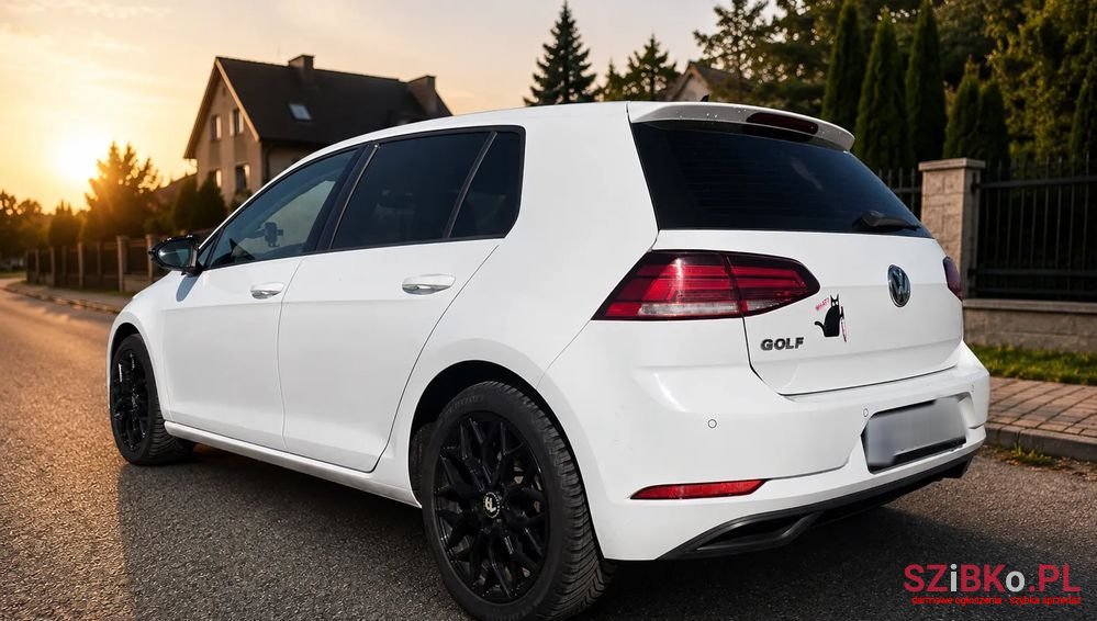 2018' Volkswagen Golf photo #2