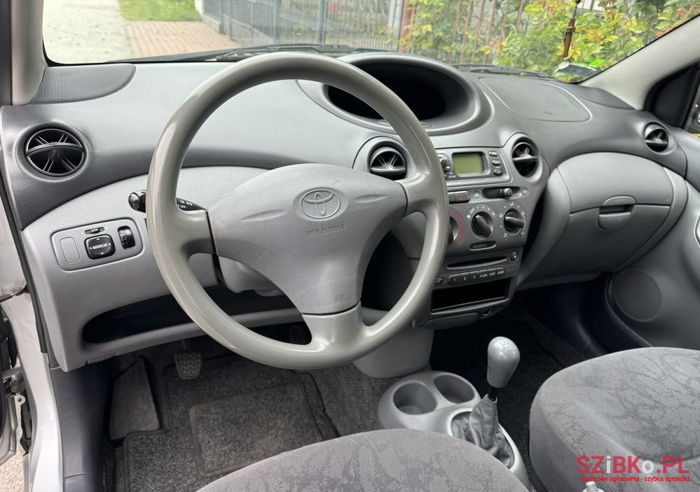 2001' Toyota Yaris photo #6