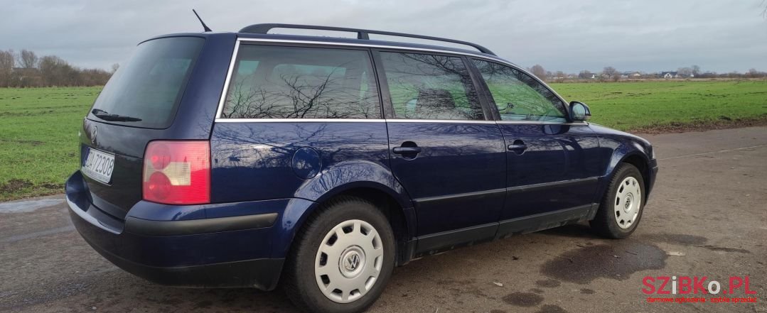 2004' Volkswagen Passat photo #3