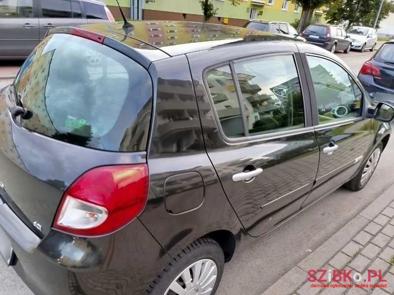 2011' Renault Clio photo #4