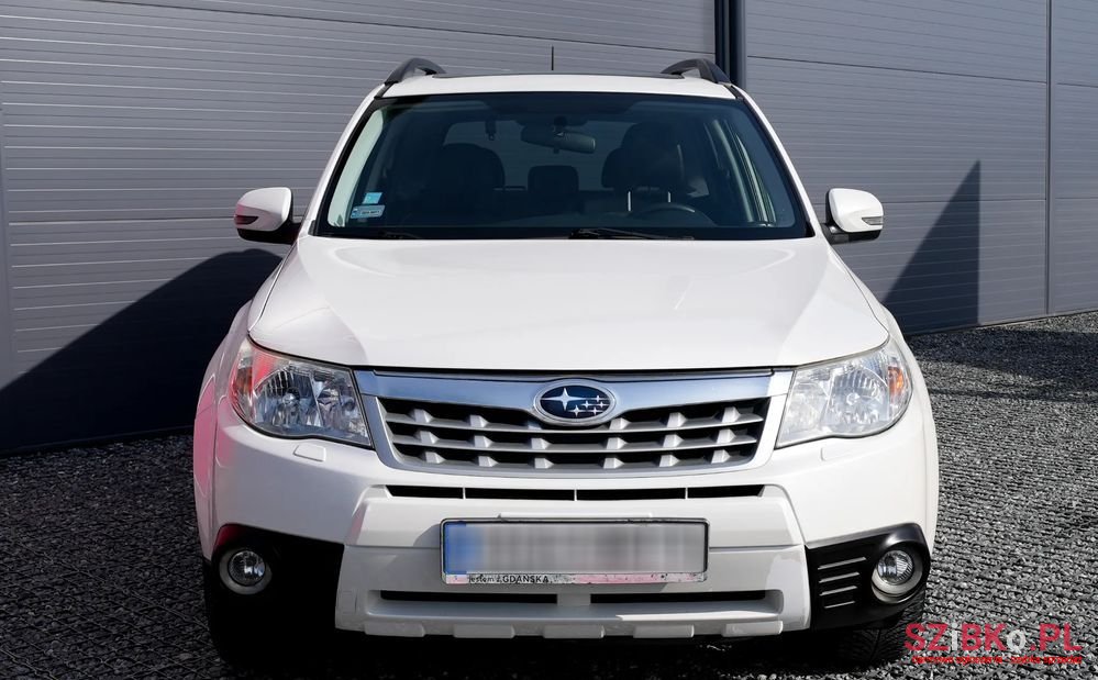 2011' Subaru Forester photo #3