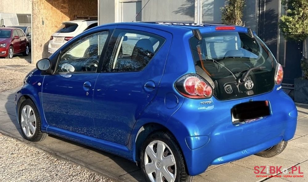 2010' Toyota Aygo Coolblue photo #5