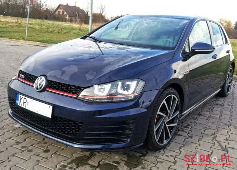 2017' Volkswagen Golf photo #1