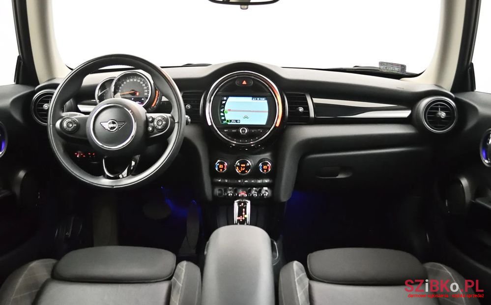 2018' MINI Cooper Standard photo #6