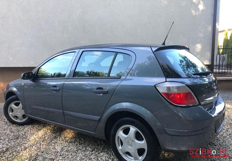 2008' Opel Astra photo #5