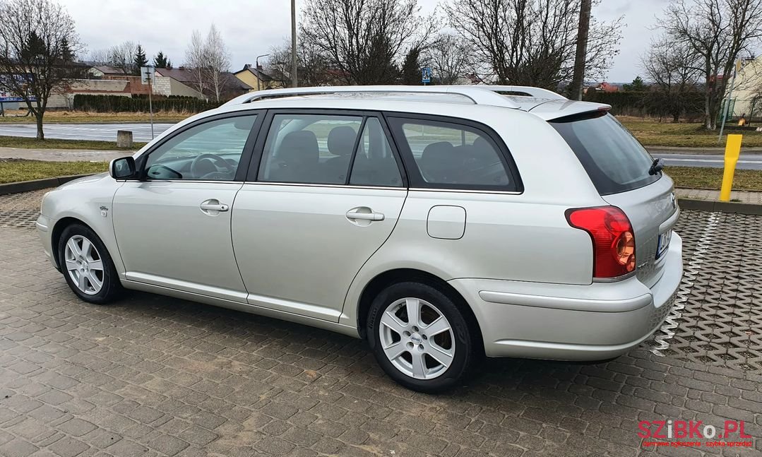 2004' Toyota Avensis photo #4