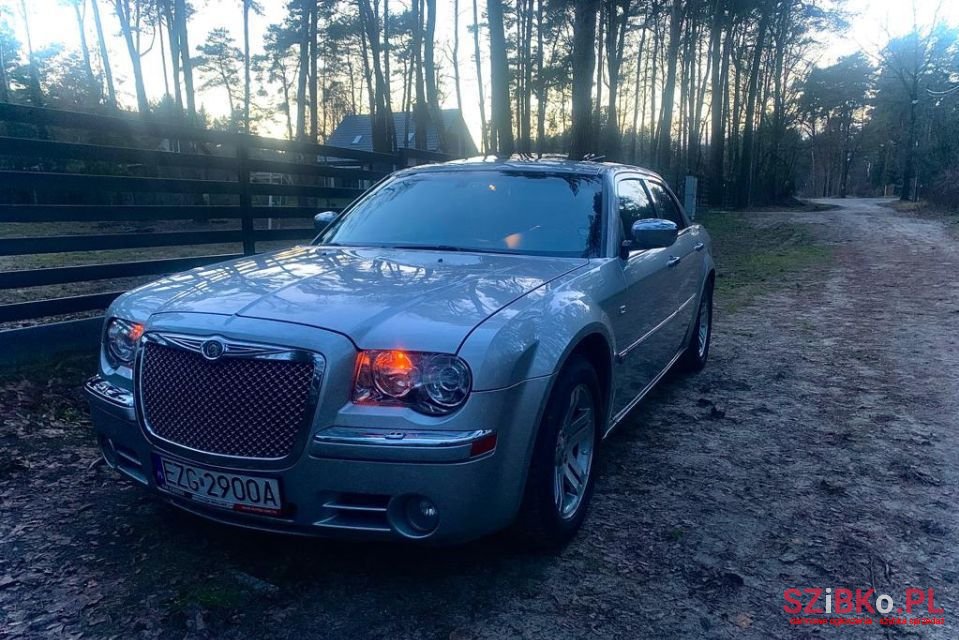 2005' Chrysler 300C photo #1