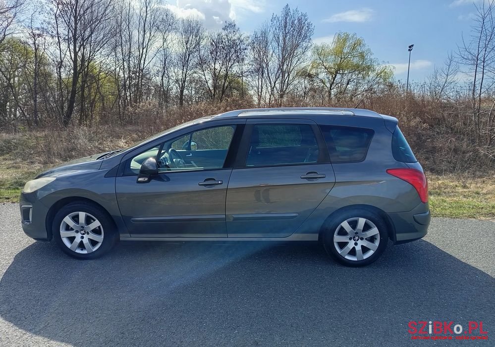 2012' Peugeot 308 120 Vti Active photo #2
