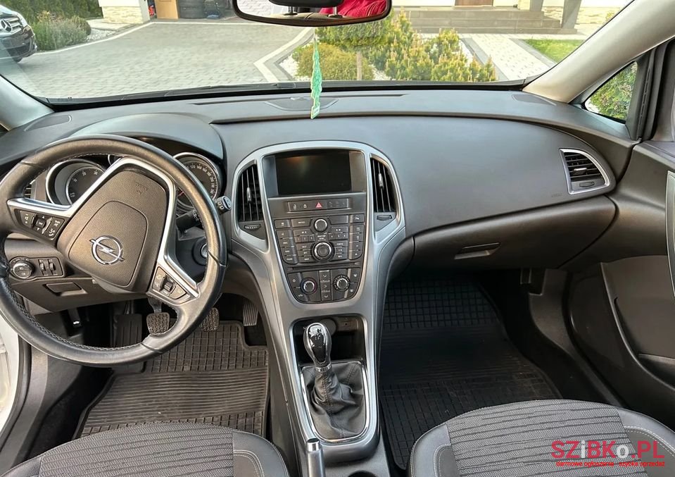 2014' Opel Astra photo #5