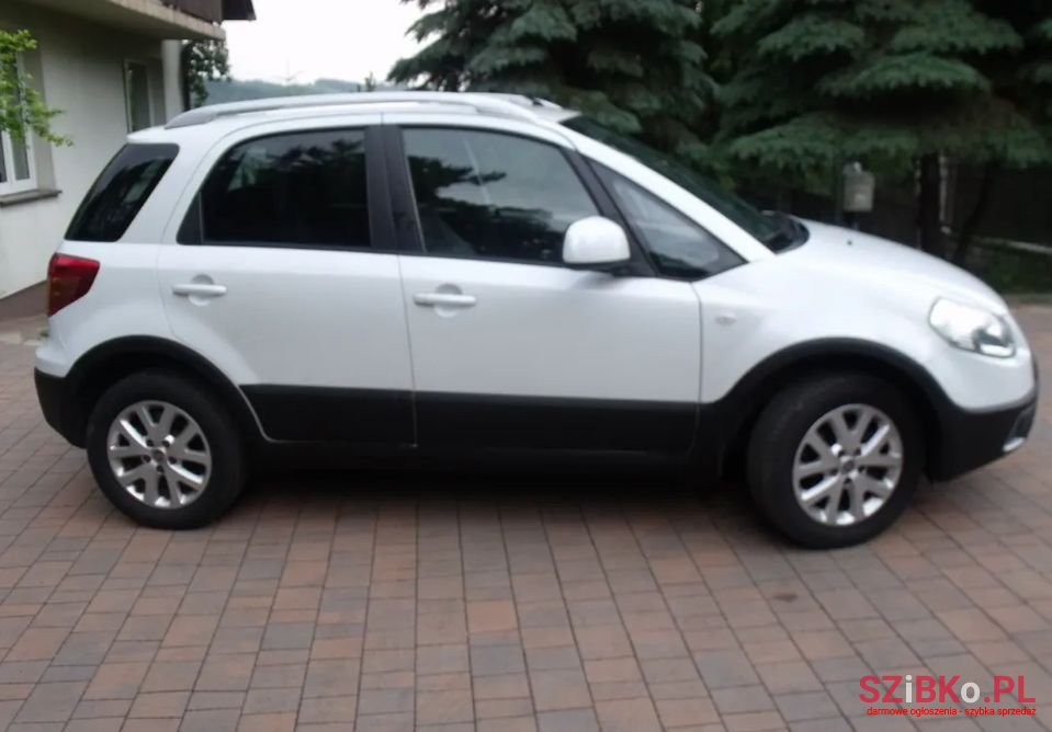 2011' Fiat Sedici photo #4