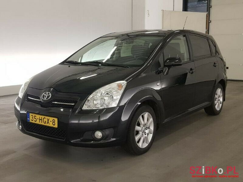 2009' Toyota Verso photo #2