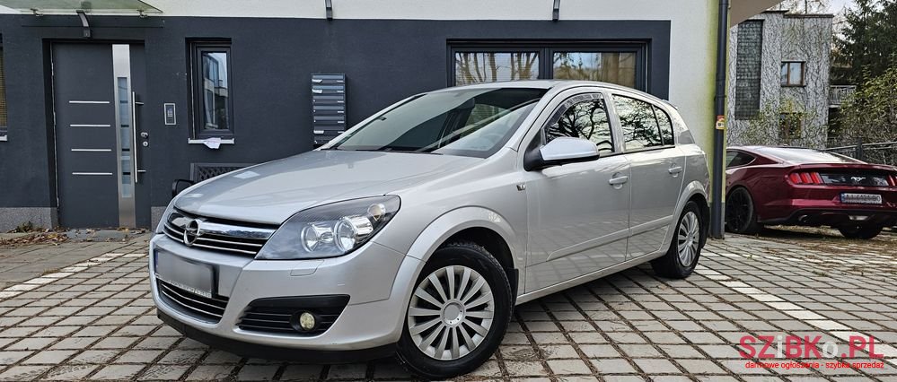 2007' Opel Astra photo #1