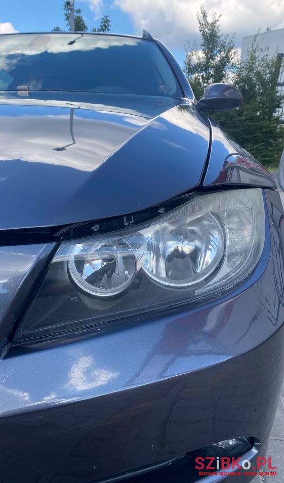 2008' BMW 3 Series 318I photo #4