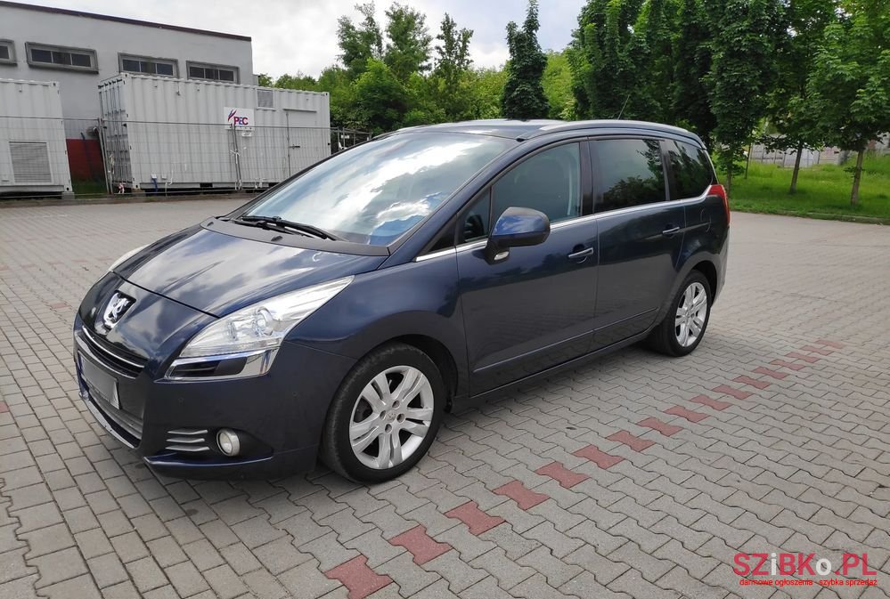 2011' Peugeot 5008 1.6 Thp Family photo #1