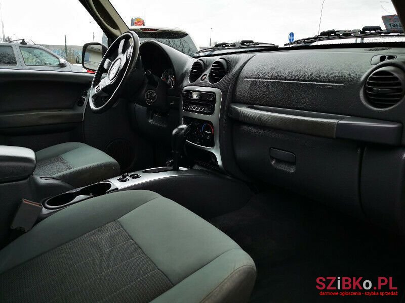 2005' Jeep Liberty photo #6