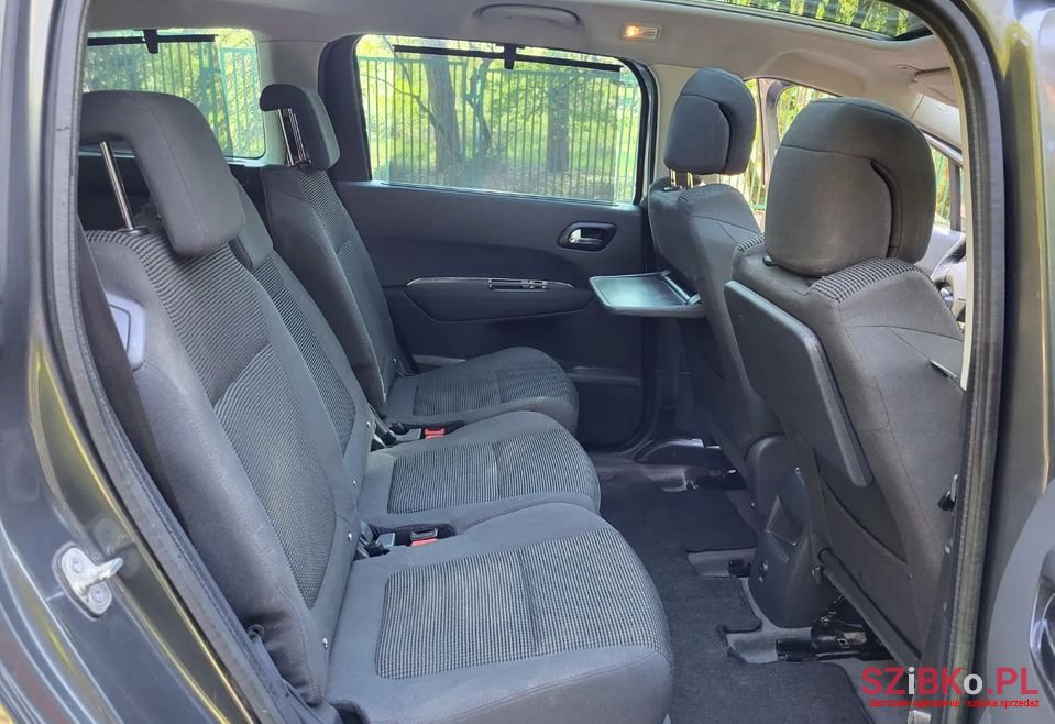 2012' Peugeot 5008 photo #6