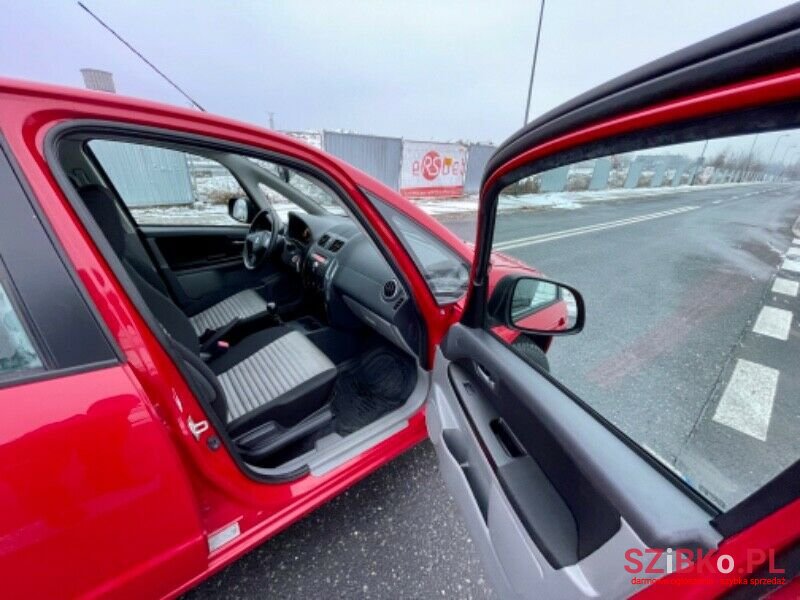 2010' Suzuki SX4 photo #5