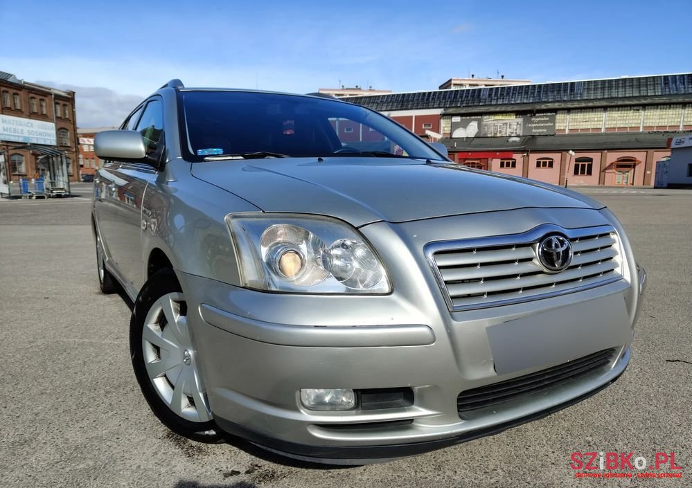 2004' Toyota Avensis 1.8 Vvt-I Combi photo #1
