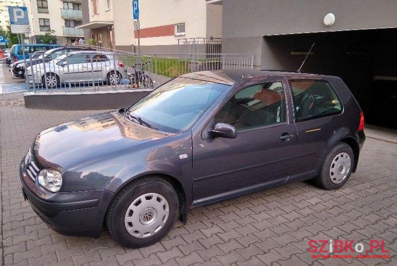 2002' Volkswagen Golf photo #1