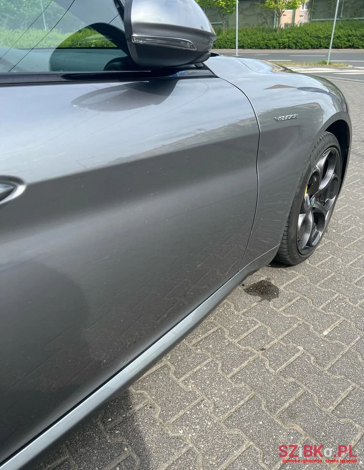 2019' Alfa Romeo Giulia photo #2