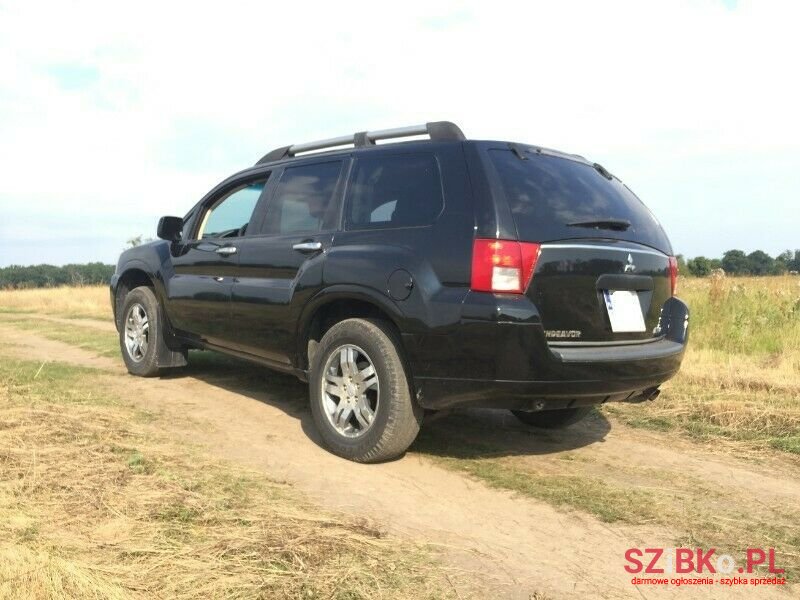 2007' Mitsubishi Pajero photo #2