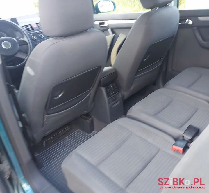 2004' Volkswagen Touran photo #4