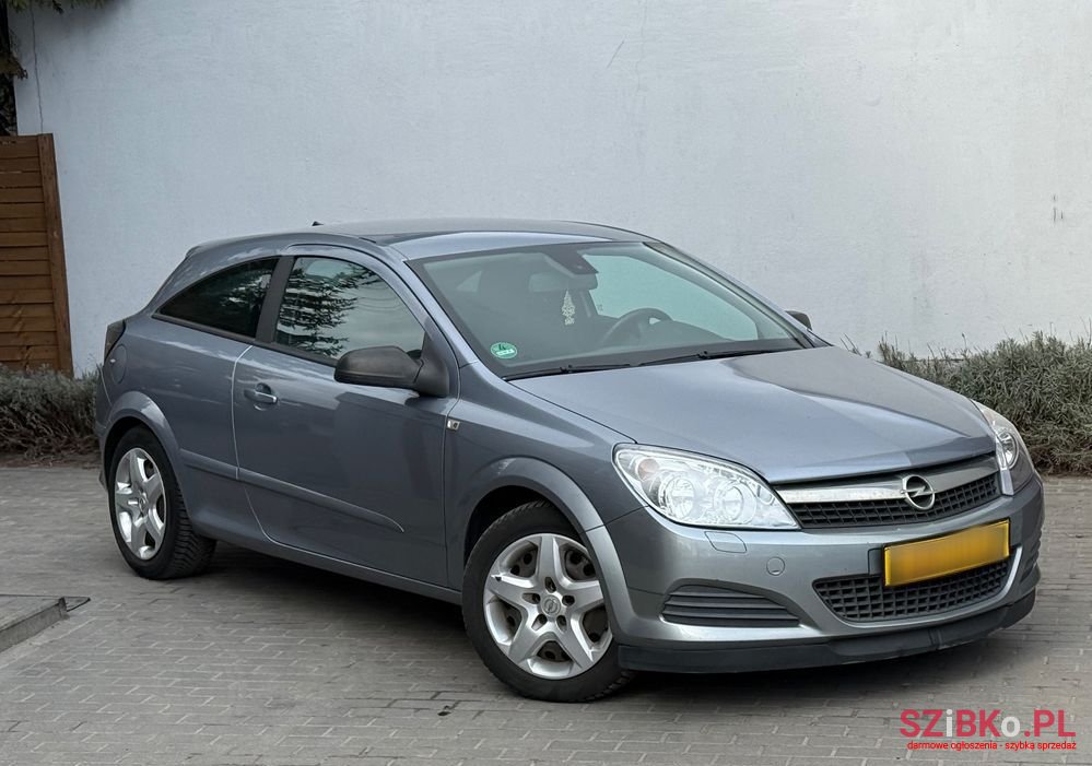 2008' Opel Astra photo #2