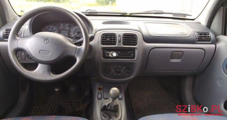 2001' Renault Thalia photo #3