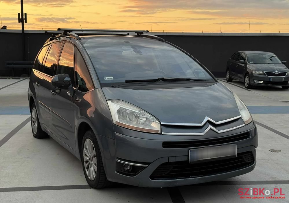 2009' Citroen C4 Grand Picasso photo #2
