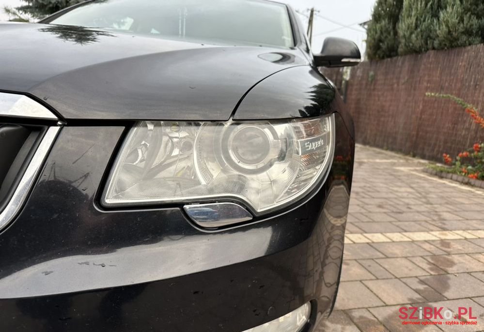 2011' Skoda Superb photo #6