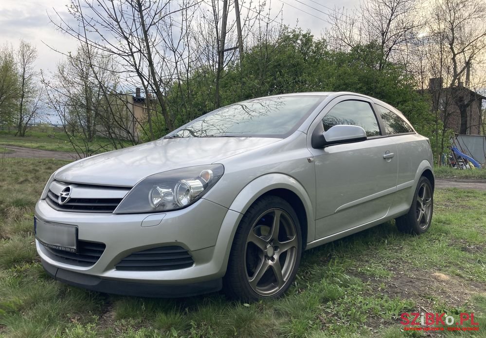 2005' Opel Astra Gtc 1.6 photo #1