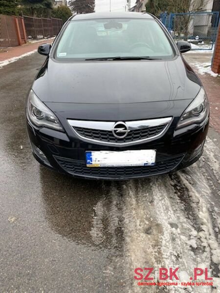 2011' Opel Astra photo #5