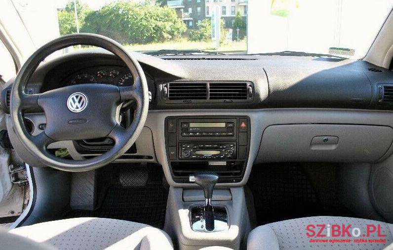 2000' Volkswagen Passat photo #2