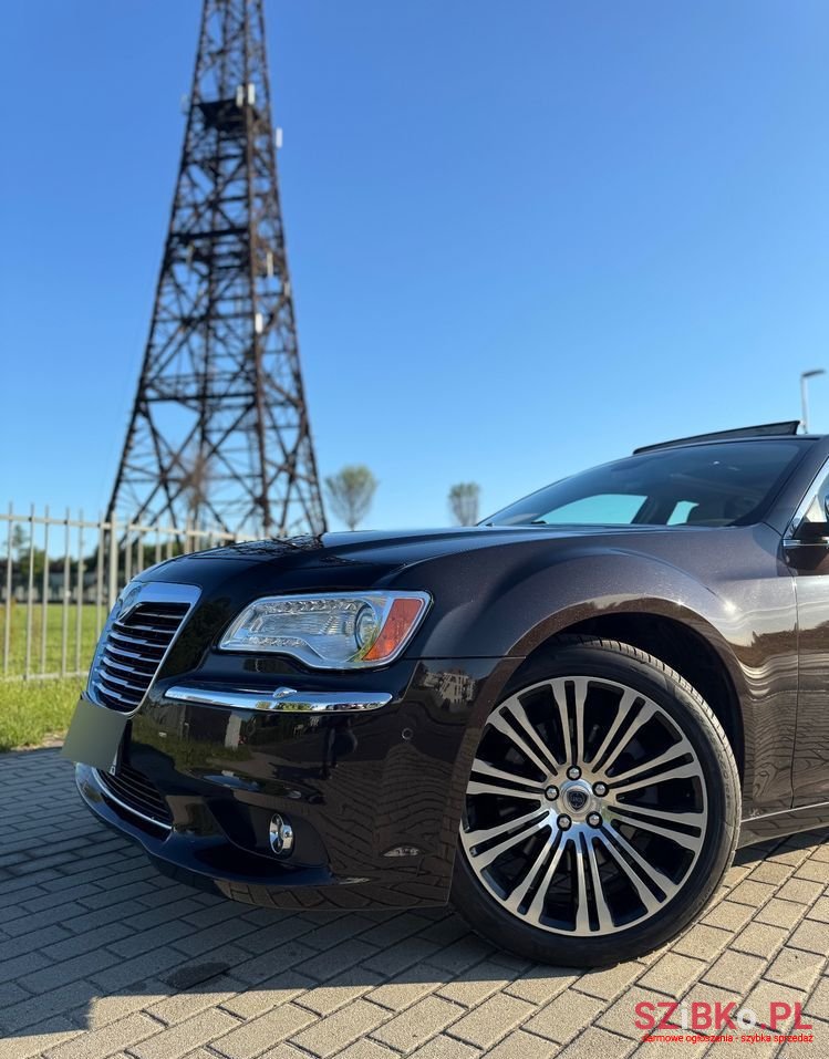 2011' Lancia Thema photo #2