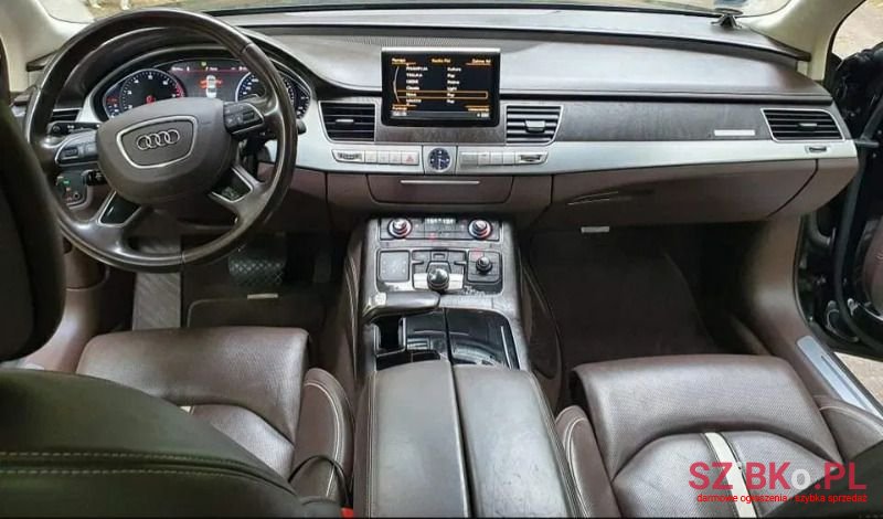 2012' Audi A8 photo #5