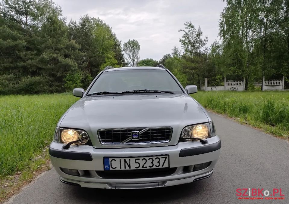 2004' Volvo V40 photo #2