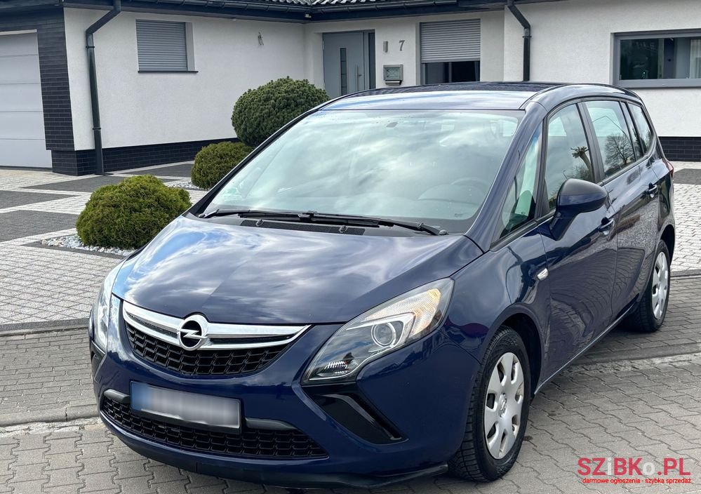 2016' Opel Zafira photo #1