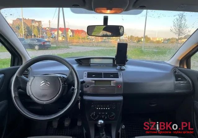 2010' Citroen C4 photo #5