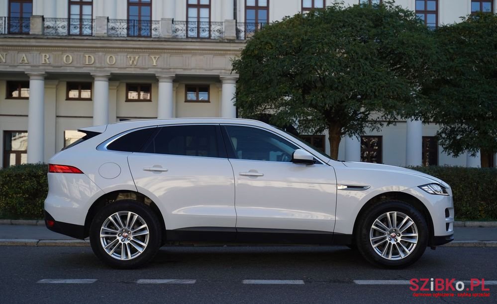 2023' Jaguar F-Pace photo #3