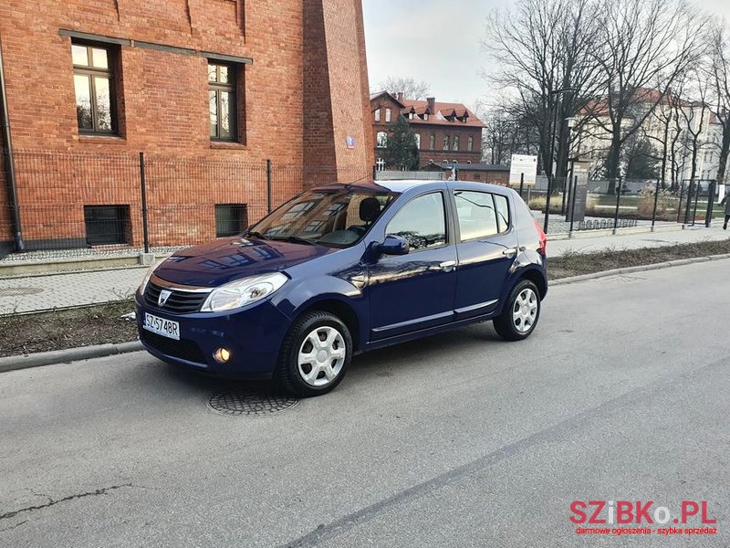 2009' Dacia Sandero photo #1