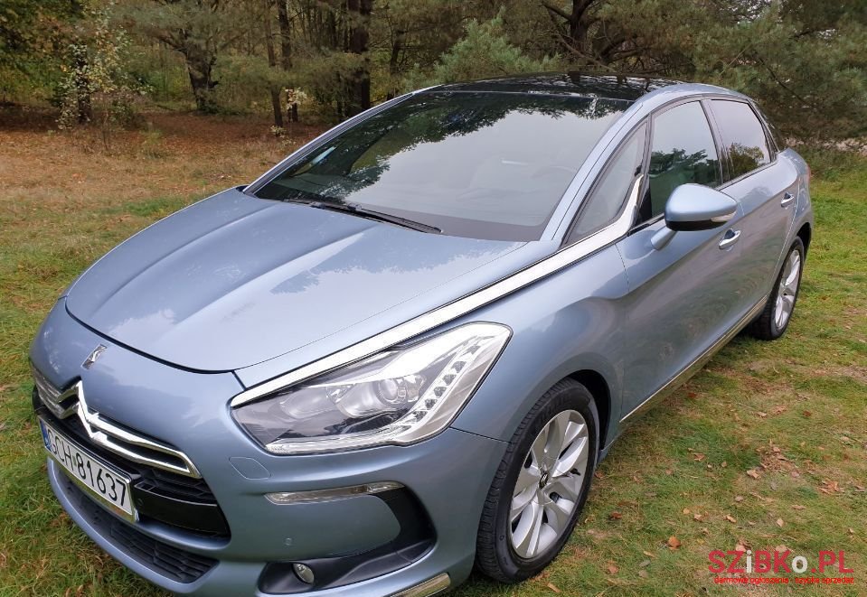 2012' Citroen DS5 photo #2