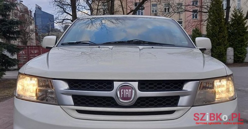 2012' Fiat Freemont photo #2