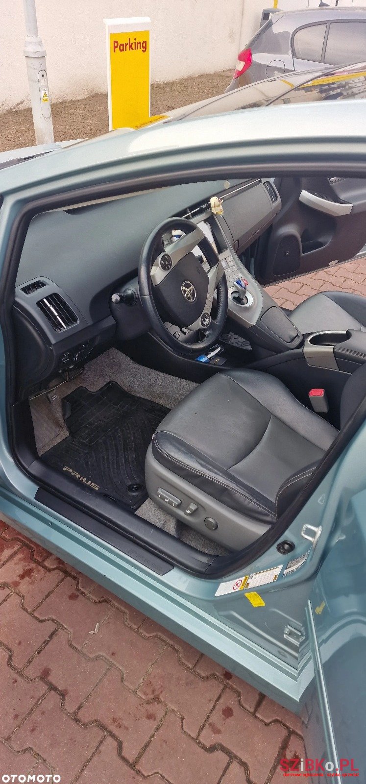 2012' Toyota Prius photo #4