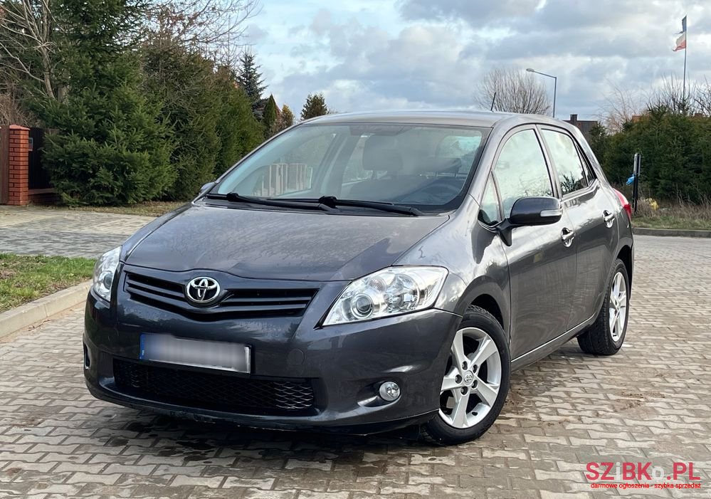 2011' Toyota Auris 2.0 D-4D photo #1