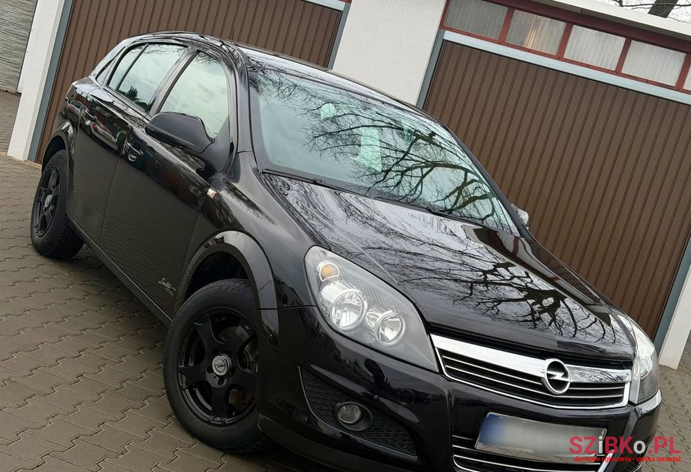 2011' Opel Astra 1.6 Active photo #1