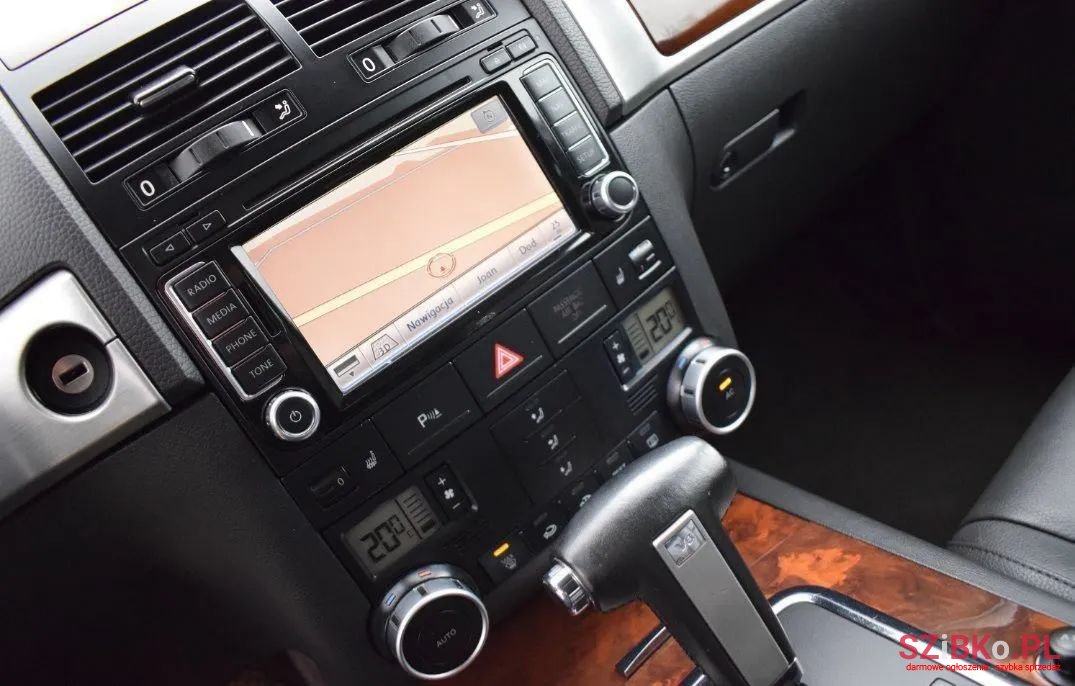 2007' Volkswagen Touareg photo #5